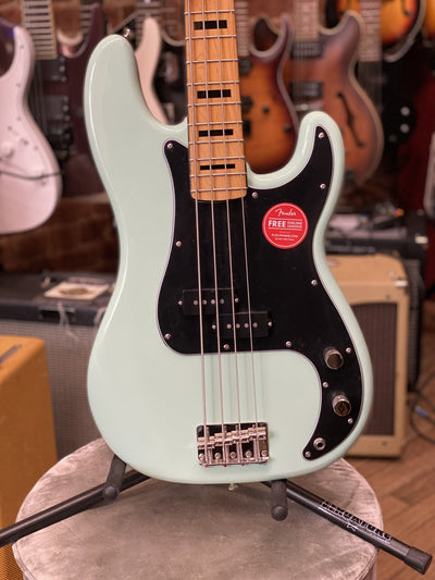 squier limited edition classic vibe '70s precision bass surf green