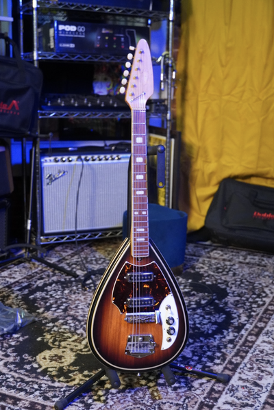 Winston Teardrop Guitar 1960's