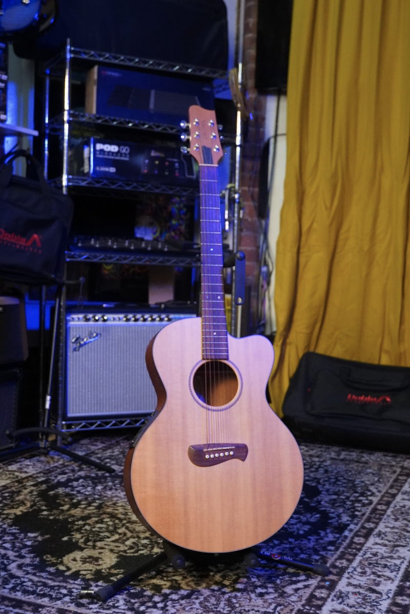 Tacoma EM9 Little Jumbo Acoustic Electric Guitar