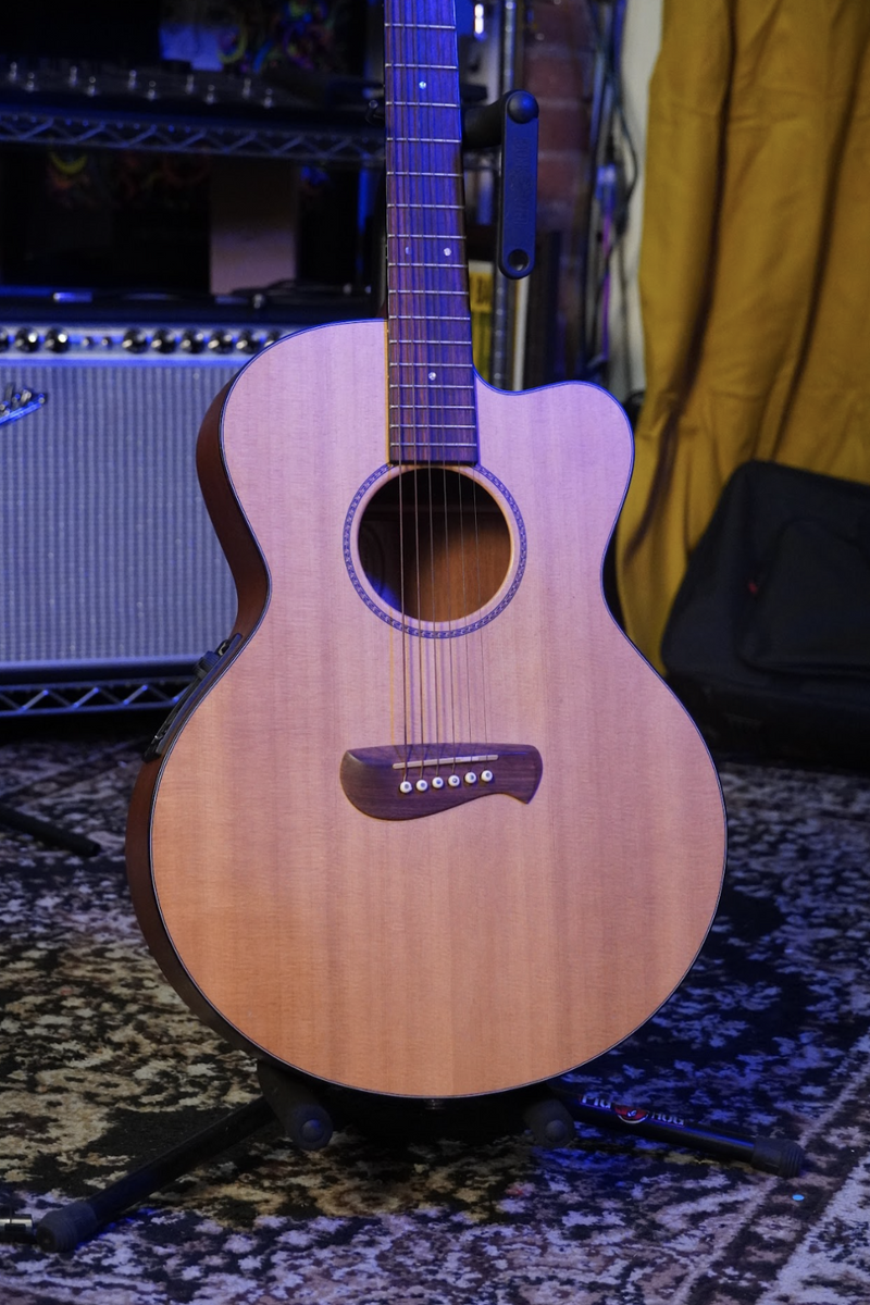 Tacoma EM9 Little Jumbo Acoustic Electric Guitar