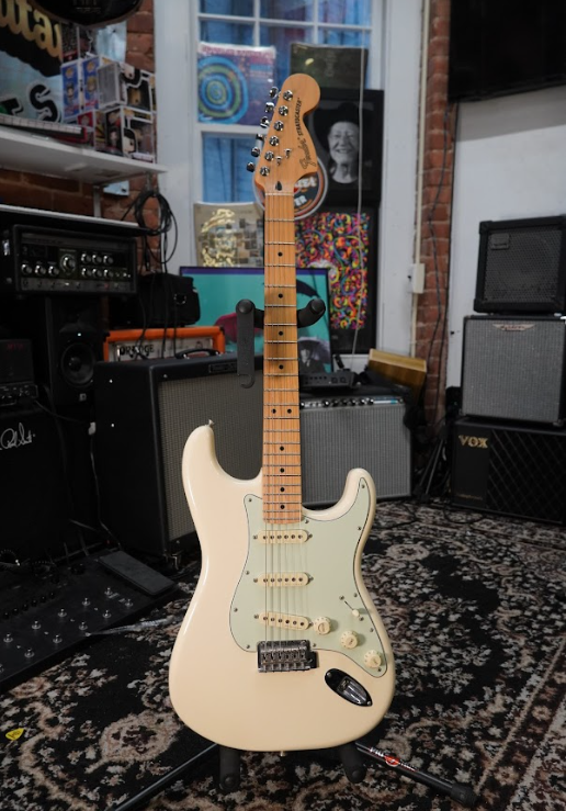 2020 Fender Player Series Stratocaster Polar White