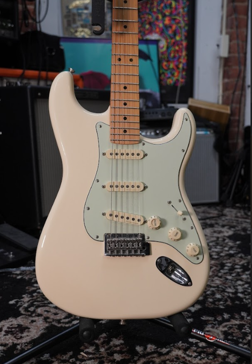 2020 Fender Player Series Stratocaster Polar White