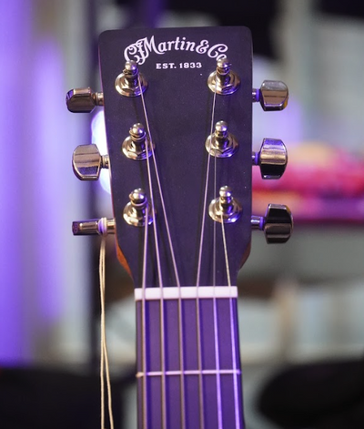 Martin 000 Jr-10 Satin Sit/Sap with Gig Bag