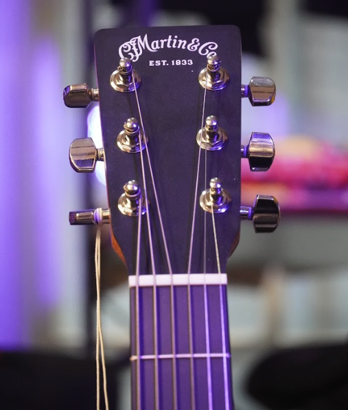 Martin 000 Jr-10 Satin Sit/Sap with Gig Bag