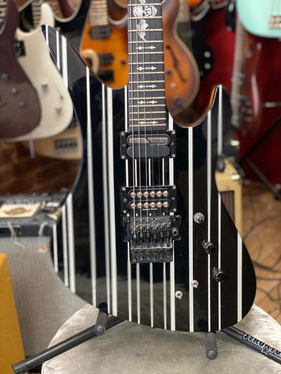 schecter synyster gates custom-s electric guitar black/silver pinstripes w/ fitted hard case